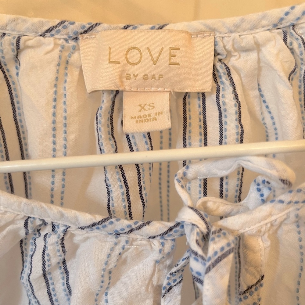 Gap women’s White and Blue Striped Top in size xs - Picture 8 of 9